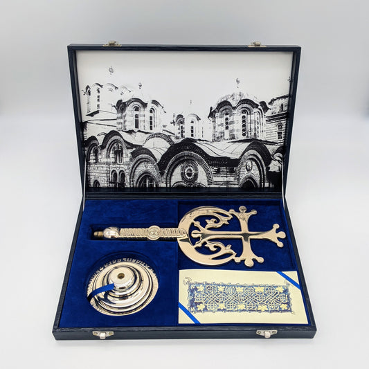 Μεταλικός επιτραπέζιος σταυρός της Ιεράς Μονής Χιλανδαρίου